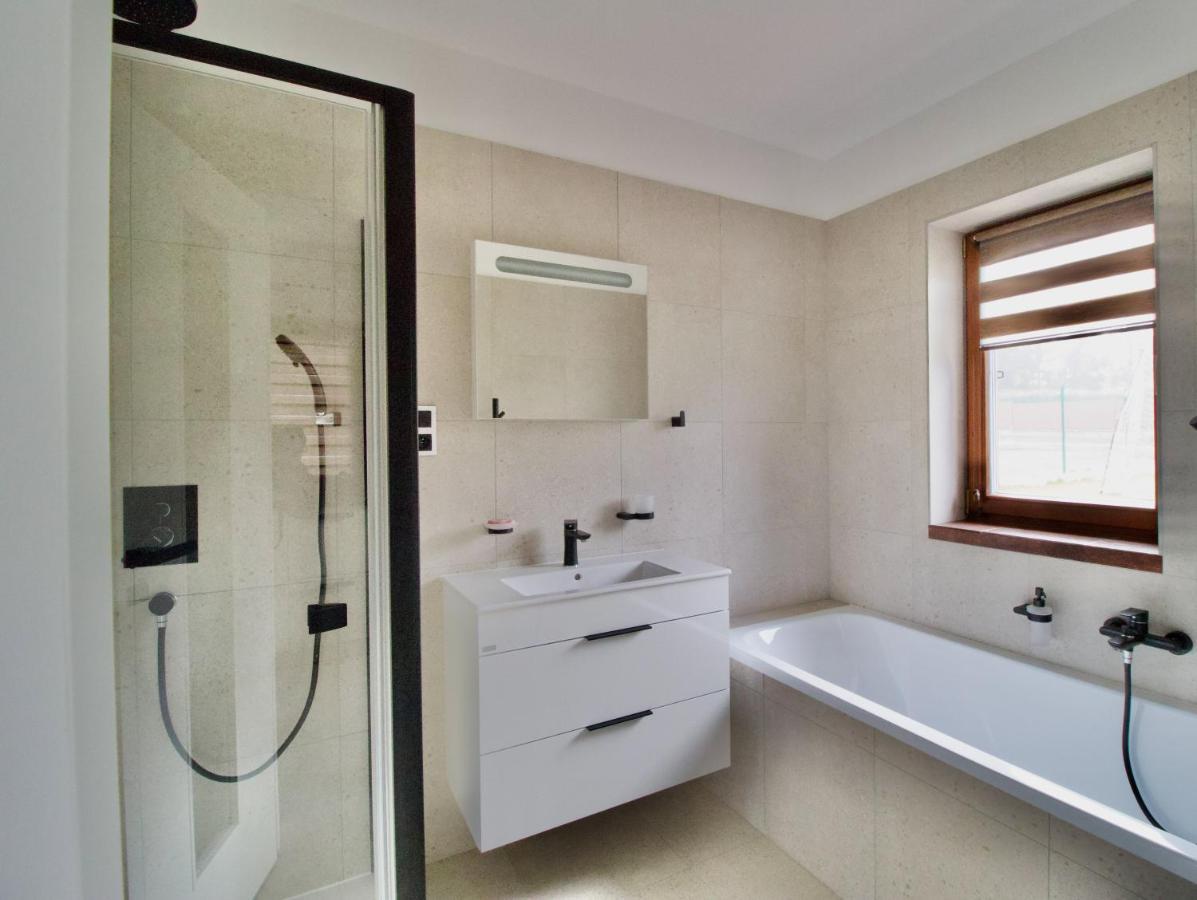 Apartman Uprostred Trojuhelniku Praha - Karlovy Vary - Plzen Kolesovice Buitenkant foto